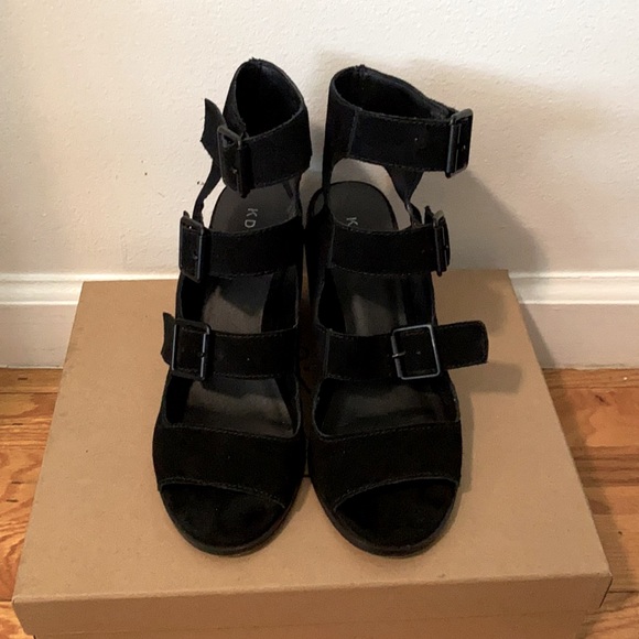 Kelsi Dagger Kristies Black Buckle Sandals - Picture 1 of 7